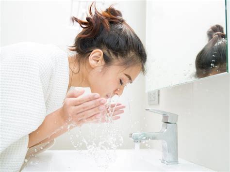 6 Signs You Are Washing Your Face Wrong