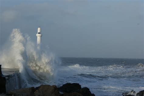 30ft Waves Batter Aberdeen Harbour Large Waves Hitting Aga Flickr