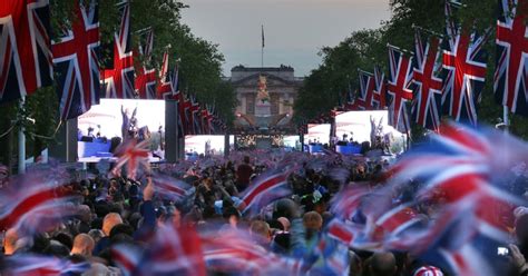 Flags Wave Over Large Crowd For Queens Diamond Jubilee Concert In London