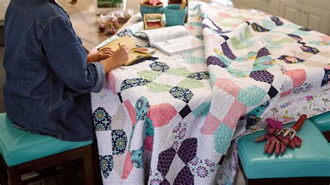 Jenny Shows Us How To Make A Traditional Prairie Flower Quilt With