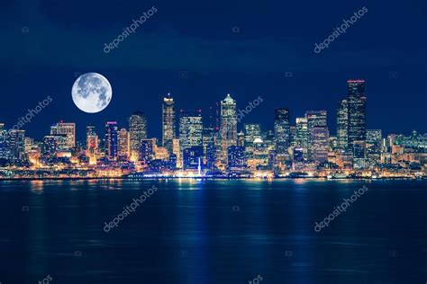 Seattle And The Moon Skyline ⬇ Stock Photo Image By © Welcomia 71859997