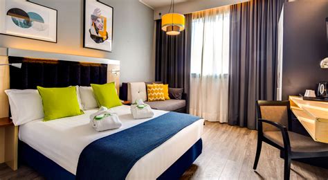 It is located in between of the fico eataly world and fiera di bologna exhibition center. Camere in Hotel a Bologna | Holiday Inn Bologna Fiera