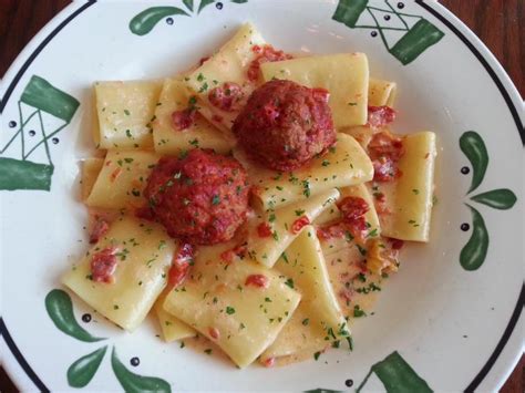 At the olive garden in cerritos, you can treat yourself to a filling meal of authentic italian cuisine. Inside Olive Garden's Revamped Menu | Neon Tommy