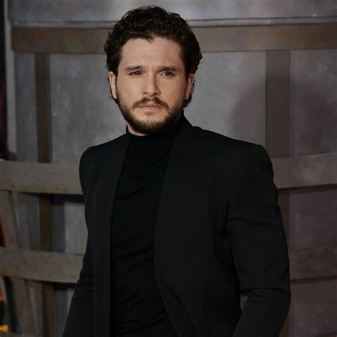 Kit harington & wife rose leslie couple up at golden globes 2020! Kit Harington 'can't stand' watching wife Rose Leslie kiss ...