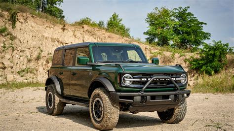2022 Ford Bronco Hulks Out With Eruption Green Paint Cnet