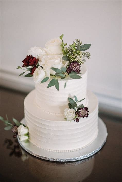 Our Favorite Two Tier Wedding Cakes Wedding Cake Two Tier Simple
