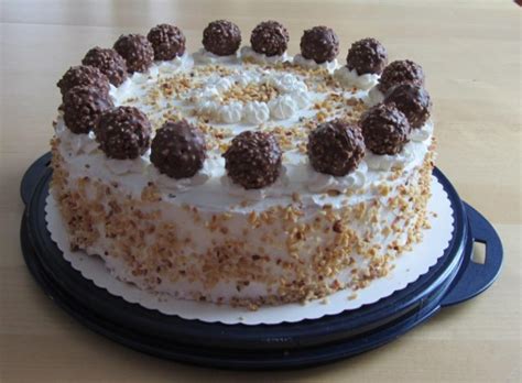 Check spelling or type a new query. Rocher-Torte - Rezept mit Bild - kochbar.de