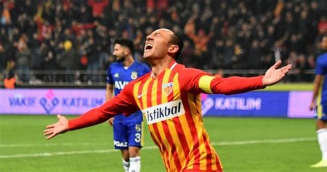 Kayserispor'un 34 yaşındaki milli futbolcusu umut bulut, sarı kırmızılı takımda gösterdiği performansla 2'nci baharını yaşıyor. Umut Bulut'tan 5. dalya! - Son Dakika Spor Haberleri