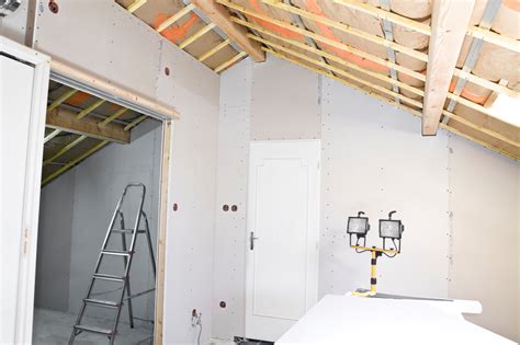 Unterkonstruktion dachschräge rigips / trockenbau unterkonstruktion dachschräge. Holzbalken verkleiden » So machen Sie's professionell