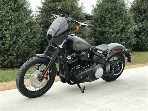 I like just a tall riser and sportster or tracker bars. 2018 Street Bob - T-BARS, STAGE 1 | Redstone Harley-Davidson®