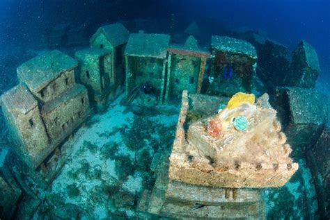 13 Magical Pictures Of A Mermaids Home Discovered Under The Sea