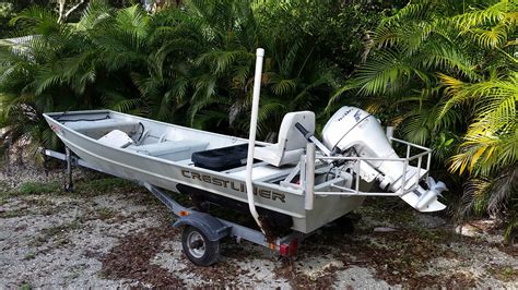 Great for fishing or duck hunting. Crestliner 14' boat for sale from USA