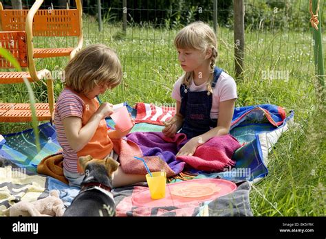 Picnic Drinks Hi Res Stock Photography And Images Alamy