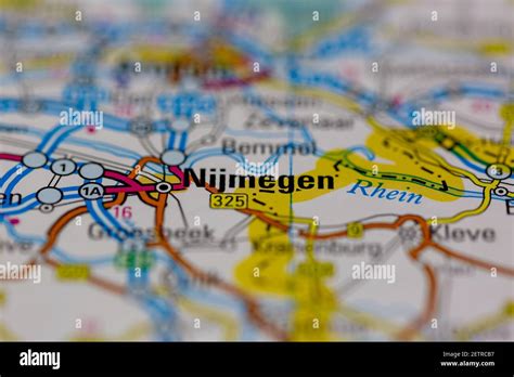 Nijmegen Se Muestra En Un Mapa De Carreteras O Mapa Geográfico Y Atlas