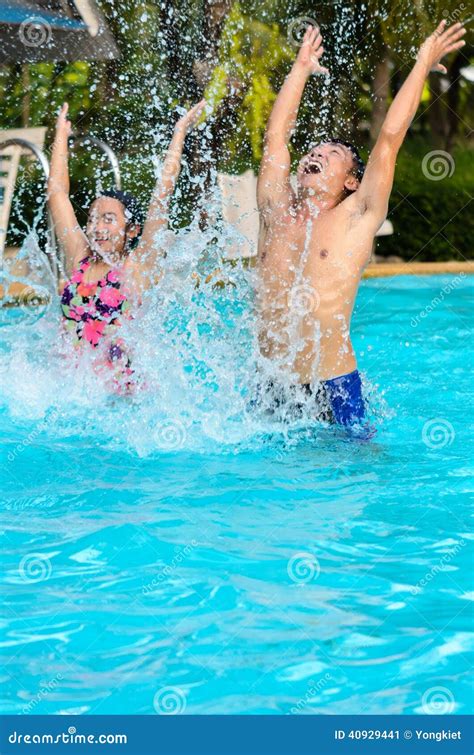 Father And Daughter Have Fun In The Pool Stock Image Image Of Enjoy Cheerful 40929441