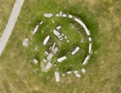 Dried Up Grass Reveals The Secret Of Stonehenges Circle
