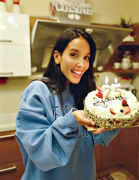 Abbi cura dei tuoi ricordi, perchè non puoi di certo doveva essere stato un tenerissimo bambino, qualcuno a cui è stato insegnato l'amore. Paola Di Benedetto festeggia il compleanno col gemello ...