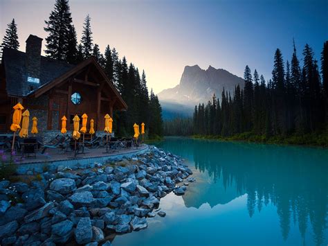 10 Beautiful Resorts On North American Lakes Emerald Lake And
