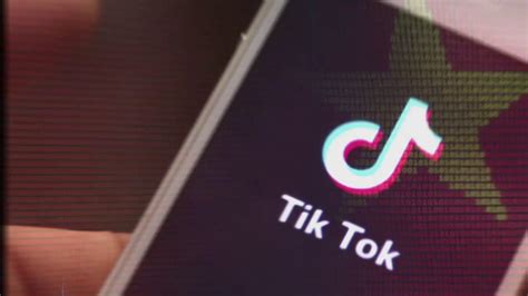 Illussion Wallpaper Pink Tik Tok Logo