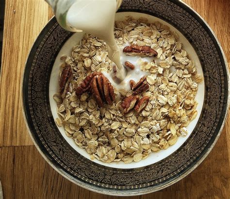 Available in 500g, 1kg and 1.5 kg packs. 北 Basic Calories in Oats with Milk and Sugar