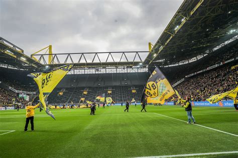 The stadium is one of the most famous football stadiums in europe and is renowned for its atmosphere. Bis Ende Oktober leere Zuschauertribünen im BVB-Stadion ...