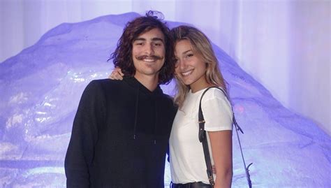 She is the only daughter of tv host, singer and businesswoman xuxa meneghel and luciano szafir. Sasha Meneghel acompanha namorado, Bruno Montaleone, em ...