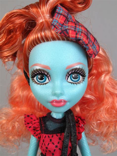 She comes with green and blue hair and she is wearing a blue and purple dress. Monster Exchange "Lorna McNessie" and Haunted "Vandala ...