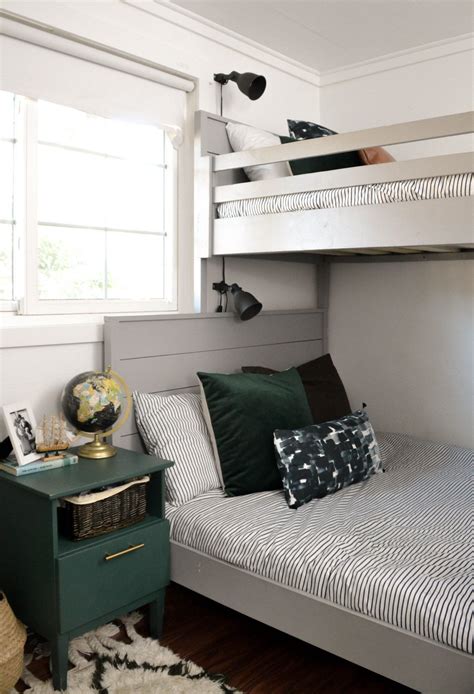 10 Furniture For Small Bedroom