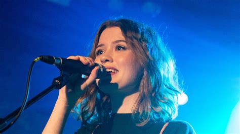 Maisie peters is known for her work on birds of prey: Maisie Peters: The 19-year-old singer-songwriter whose ...