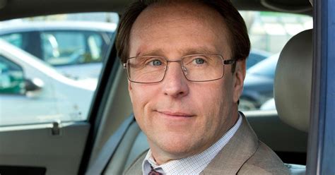 Pentru a scrie un review trebuie sa fii autentificat. Bjarne Mädel im Interview - Freitag im Ersten - ARD | Das Erste