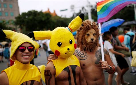 Taiwan Gay Pride 80000 Take To Streets Amid Rising Hope For Same Sex