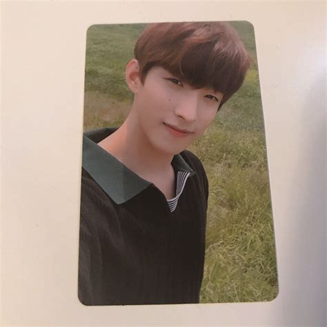 Official photocard/bookmark dari album love&letter seventeen !!! harga diatas untuk 1 member photocard. -seventeen you make my day -official photocard -YMMD ...