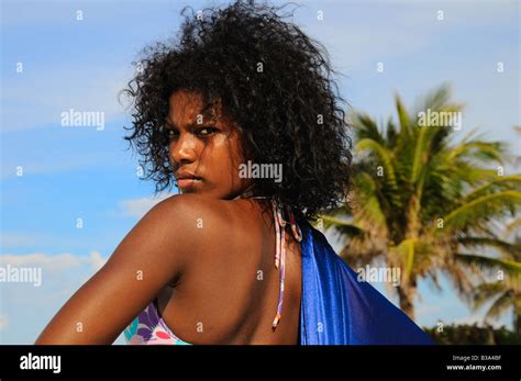 african teen bikini banque d image et photos alamy