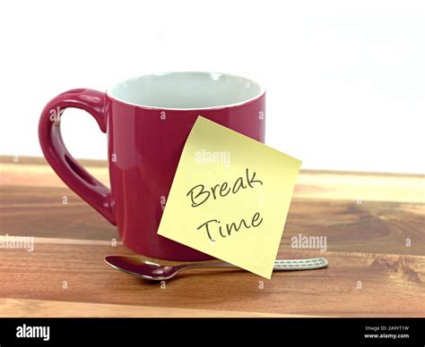 Cup Sticky Note Saying Break Time Stock Photo Alamy
