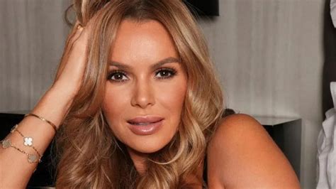 Amanda Holden Bares All In Sexy Black Lingerie As She Shows Off Curves Celeb Jam