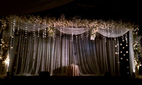 Get tips on etiquette and find suggestions for your wedding. All White Wedding Flowers - Simple Elegance ...