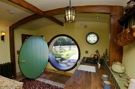 Potts Corner The £140 000 Underground Holiday Home Based On Lord Of The Rings Daily Mail Online