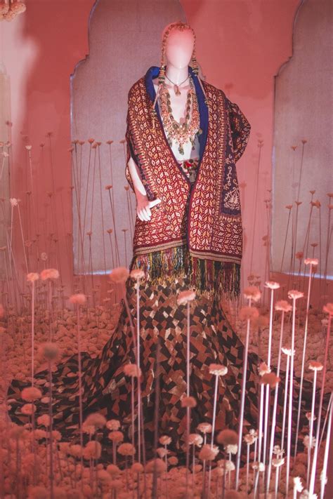 Anamika Khanna Couture'17 - HeadTilt | Anamika khanna, Saree trends, Bollywood fashion