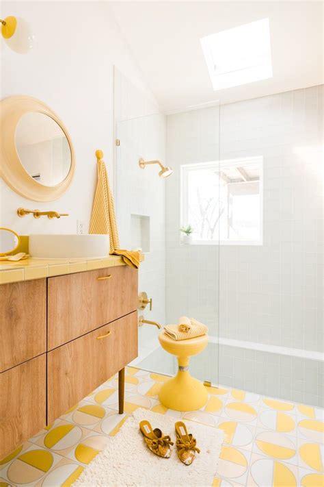A 70s Sunken Tub Was The One Thing That Stayed In This Retro Bathroom