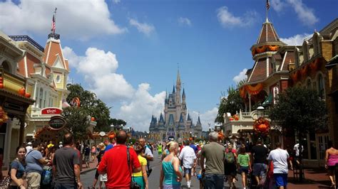 Best Places to Eat in Magic Kingdom [Guide: Disney World Restaurants]