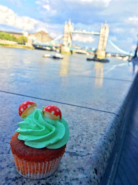 Afternoon Tea London Cupcake Vor Tower Bridge Keksstaubde