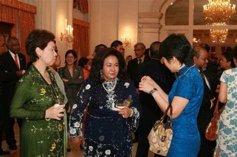 She obtained a bachelor's degree in psychology and anthropology at the university of malaya in 1974 and a master's degree in sociology and agriculture extension at. From left, Madam Ho Ching, wife of Prime Minister, Datin