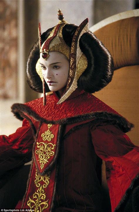 Natalie Portman As Queen Padme Amidala Star Wars Fashion Star Wars