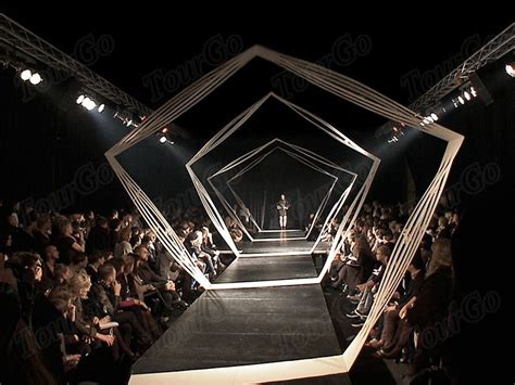 Fashion Show Staging Runway Catwalk Stage With Glass Stage