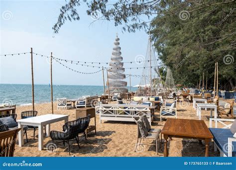 Pattaya Thailand January 2020 The Glass House Couple Relax On The