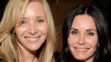 The Truth About Lisa Kudrow And Courteney Coxs Real Life Friendship