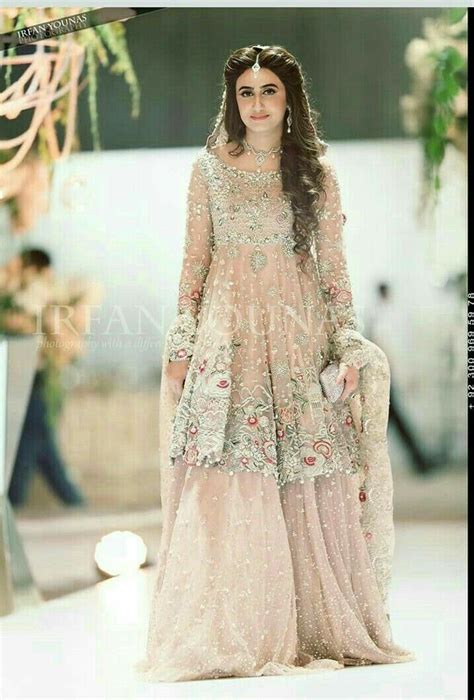 Pin De Jiya Khan En Bride To Be Ropa De Fiesta Vestidos De Novia
