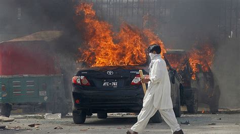 Gunmen Kill Shia Bus Passengers In Pakistan News Al Jazeera
