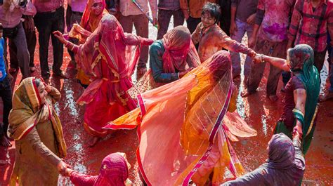 Celebrating Holi Festival In India Luxury Gold Journey Beyond The Ordinary