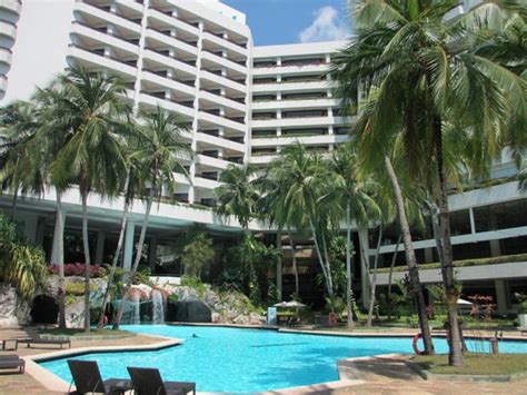 With private swimming pool offered, you are surely gonna enjoy your vacation especially if you travel with your kids that love splashing so much. Pool with waterfall - Picture of Hotel Equatorial Penang ...